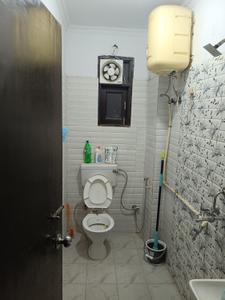 Bathroom Image of 900 Sq.ft 2 BHK Apartment / Flat for rent in Rajpur Khurd Extension New Delhi for Rs. 20000