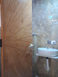 Bedroom One Image of 1500 Sq.ft 3 BHK Apartment / Flat for sale in Capital Hometech Homes, Sector 51 Noida for Rs. 5500000