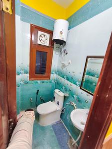 Bathroom Image of 1500 Sq.ft 3 BHK Independent House for rent in Panthaghati Shimla for Rs. 23000