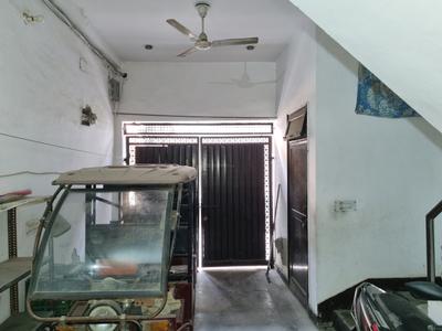 Car Garage Image of 700 Sq.ft 1 BHK Independent House for rent in Palam New Delhi for Rs. 8000