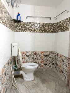 Common Bathroom Image of 900 Sq.ft 3 BHK Independent House for rent in Panchpota Kolkata for Rs. 12000