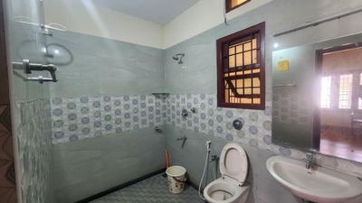 Bathroom Image of 4000 Sq.ft 4 BHK Independent House for sale in Mela Kalkandar Kottai Tiruchirappalli for Rs. 15000000