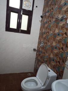 Bathroom Image of 1120 Sq.ft 2 BHK Builder Floor for rent in Sector 40 Gurgaon for Rs. 35000