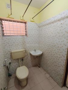 Bathroom Image of 900 Sq.ft 2 BHK Apartment / Flat for rent in Mathikere Bengaluru for Rs. 25000