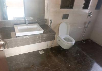 Bathroom Image of 2200 Sq.ft 3.5 BHK Apartment / Flat for sale in Lokhandwala Minerva, Worli Mumbai for Rs. 125000000