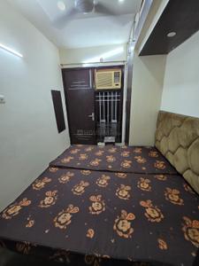 Bedroom Image of 1000 Sq.ft 2 BHK Builder Floor for rent in Ramesh Nagar New Delhi for Rs. 26000