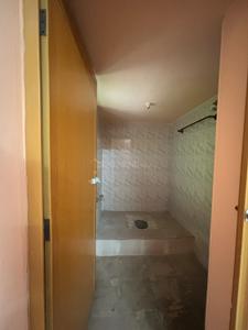 Bathroom Image of 350 Sq.ft 1 BHK Independent House for rent in Villapuram Colony Madurai for Rs. 5000