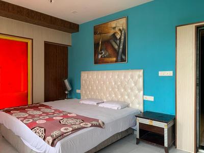 Bedroom Image of 3000 Sq.ft 6 BHK Builder Floor for sale in Royal Palms Villas, Goregaon East Mumbai for Rs. 24000000