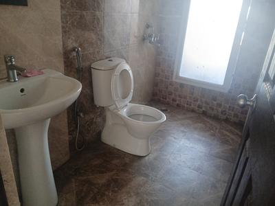 Bathroom Image of 769 Sq.ft 1.5 BHK Apartment / Flat for rent in Prateek Grand City, Siddharth Vihar Ghaziabad for Rs. 20000