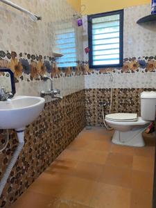 Bathroom Image of 3200 Sq.ft 2 BHK Independent House for rent in Kadakadappai Thanjavur for Rs. 15000