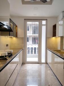 Kitchen Image of 2500 Sq.ft 4 BHK Builder Floor for sale in BPTP Astaire Garden Plots, Sector 70A Gurgaon for Rs. 29500000