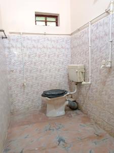Common Bathroom Image of 630 Sq.ft 2 BHK Builder Floor for rent in Purba Barisha Kolkata for Rs. 10000