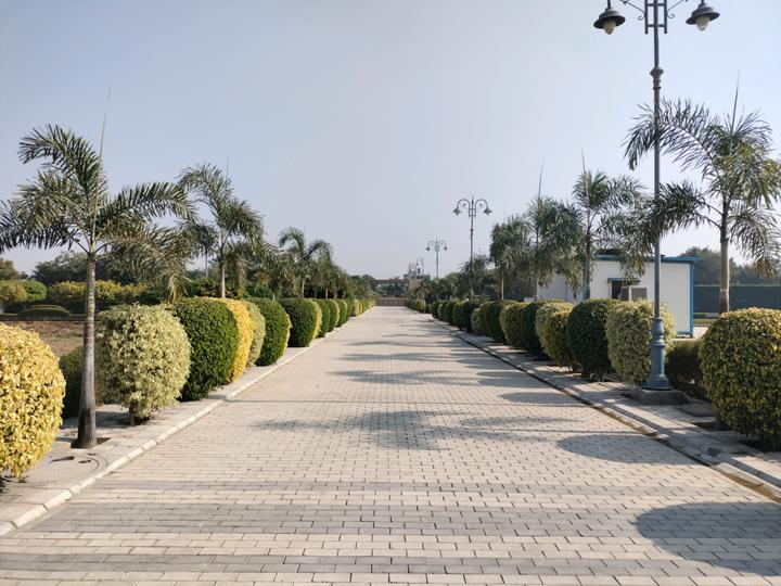 Mansha Oaks Main Image 1