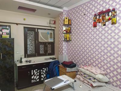 Bedroom Image of 1000 Sq.ft 3 BHK Builder Floor for sale in Janakpuri New Delhi for Rs. 14500000