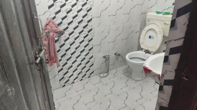Bathroom Image of 1500 Sq.ft 3 BHK Independent House for rent in  Ishanika Townee, Madiyava Lucknow for Rs. 10000