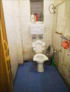 Bathroom Image of 600 Sq.ft 2 BHK Apartment / Flat for sale in Picnic Garden Kolkata for Rs. 2500000
