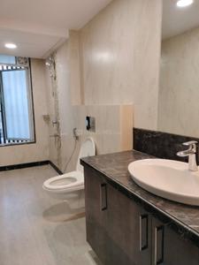 Bathroom Image of 2000 Sq.ft 4.5 BHK Apartment / Flat for sale in Dheeraj Realty Dheeraj Insignia, Santacruz East Mumbai for Rs. 58000000