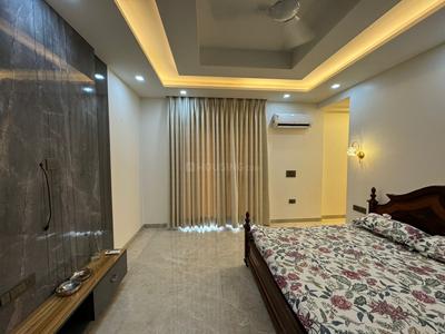 Bedroom Image of 3000 Sq.ft 3 BHK Builder Floor for rent in Sector 40 Noida for Rs. 140000