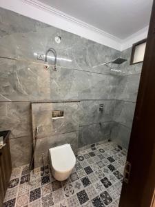 Bathroom Image of 550 Sq.ft 1 BHK Builder Floor for rent in Mayapuri New Delhi for Rs. 17000