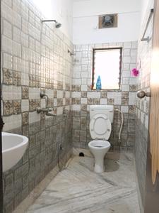 Common Bathroom Image of 1300 Sq.ft 3 BHK Apartment / Flat for rent in Kasba Kolkata for Rs. 27000