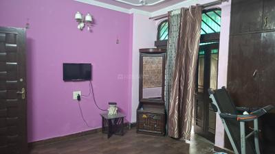 Bedroom Image of 1800 Sq.ft 3 BHK Builder Floor for sale in Rajouri Garden New Delhi for Rs. 25000000