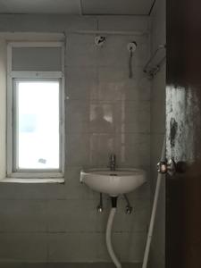 Common Bathroom Image of 1045 Sq.ft 3 BHK Apartment / Flat for sale in Amrapali Dream Valley 2, Noida Extension Greater Noida for Rs. 8300000