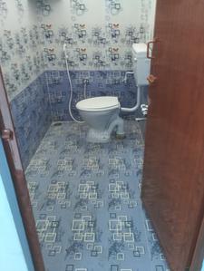 Bathroom Image of 2200 Sq.ft 2 BHK Independent House for rent in Sirukalathur Chennai for Rs. 15000