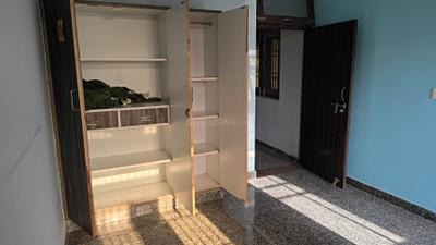 Bedroom Image of 800 Sq.ft 2 BHK Independent House for rent in Nagla Sadola Mathura for Rs. 15000