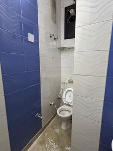 Bathroom Image of 800 Sq.ft 2 BHK Builder Floor for rent in Jhilmil Colony New Delhi for Rs. 20000