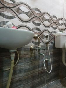 Common Bathroom Image of 700 Sq.ft 2 BHK Independent House for rent in Varthur Bengaluru for Rs. 19000