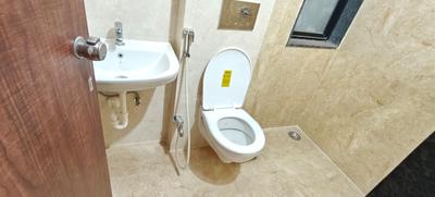 Bathroom Image of 750 Sq.ft 1 BHK Apartment / Flat for rent in Central Paark, Jagtap Nagar Nashik for Rs. 14000