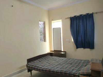 Bedroom Image of 1200 Sq.ft 2 BHK Builder Floor for rent in Mayur Vihar Phase 1 New Delhi for Rs. 32000