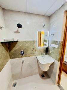 Bathroom Image of 1560 Sq.ft 2 BHK Apartment / Flat for rent in Vrindavan Yojana Lucknow for Rs. 30000