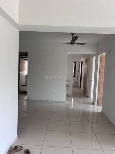 Shreem Gini Lake Gardenz Main Image 1