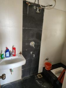 Bathroom Image of 850 Sq.ft 2 BHK Apartment / Flat for rent in Kumar Park Infinia B1 And B2, Fursungi Pune for Rs. 25000