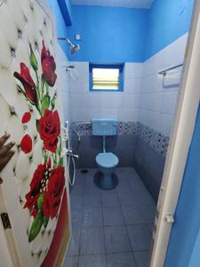 Bathroom Image of 915 Sq.ft 2 BHK Apartment / Flat for sale in Keelkattalai Chennai for Rs. 8100000