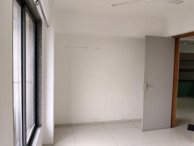 Bedroom Image of 1800 Sq.ft 3 BHK Apartment / Flat for rent in Swarnim Dharti, Vaishno Devi Circle Ahmedabad for Rs. 20000