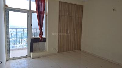 Bedroom Image of 1600 Sq.ft 3 BHK Apartment / Flat for rent in Assotech The Nest, Crossings Republik Ghaziabad for Rs. 21000