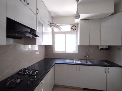 Kitchen Image of 1650 Sq.ft 3.5 BHK Apartment / Flat for sale in Emaar Emerald Floors Premier, Sector 65 Gurgaon for Rs. 29500000