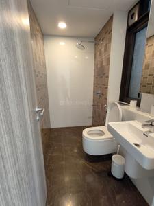 Bathroom Image of 1500 Sq.ft 2.5 BHK Apartment / Flat for sale in Lodha The Park Town Houses, Lower Parel Mumbai for Rs. 75000000
