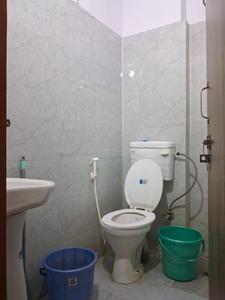 Common Bathroom Image of 1200 Sq.ft 1 RK Apartment / Flat for rent in Sector 62A Noida for Rs. 14500