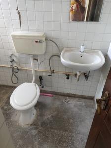 Bathroom Image of 1250 Sq.ft 2 BHK Apartment / Flat for sale in DDA Flats Sarita Vihar, Sarita Vihar New Delhi for Rs. 22500000