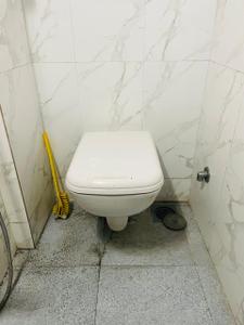 Bathroom Image of 250 Sq.ft 1 RK Apartment / Flat for rent in Worli Mumbai for Rs. 35000