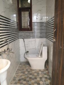 Common Bathroom Image of 900 Sq.ft 3 BHK Builder Floor for sale in New Ashok Nagar New Delhi for Rs. 6000000