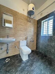 Bathroom Image of 700 Sq.ft 1 BHK Apartment / Flat for rent in Indira Nagar Bengaluru for Rs. 46000
