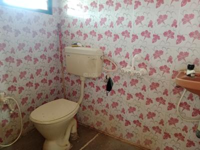 Bathroom Image of 900 Sq.ft 3 BHK Builder Floor for rent in Thudiyalur Coimbatore for Rs. 20000
