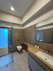 Bathroom Image of 3000 Sq.ft 4 BHK Apartment / Flat for sale in Piramal Aranya, Byculla Mumbai for Rs. 175000000