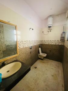 Bathroom Image of 1880 Sq.ft 3 BHK Builder Floor for rent in Big Block Builder Floor, Sector 46 Gurgaon for Rs. 55000
