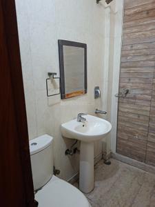 Bathroom Image of 880 Sq.ft 2 BHK Apartment / Flat for rent in DDA R Block, New Rajinder Nagar New Delhi for Rs. 45000