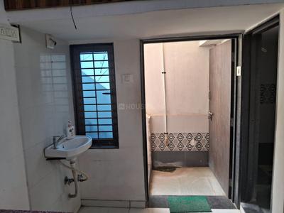 Bathroom Image of 410 Sq.ft 2 BHK Apartment / Flat for rent in Nizampura Vadodara for Rs. 10000